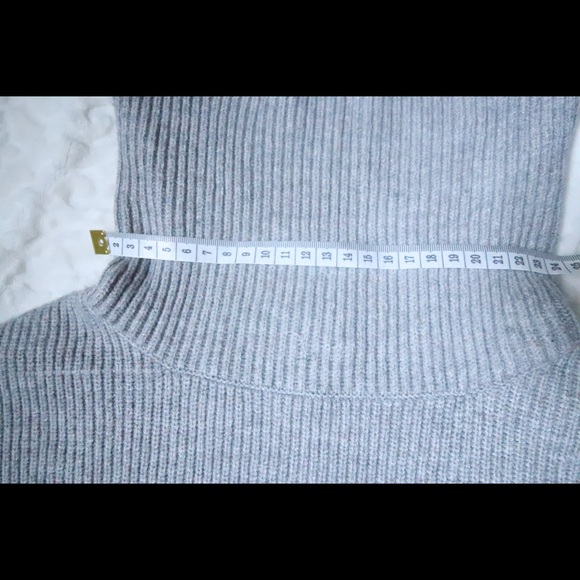 Sweater - Picture 4 of 7